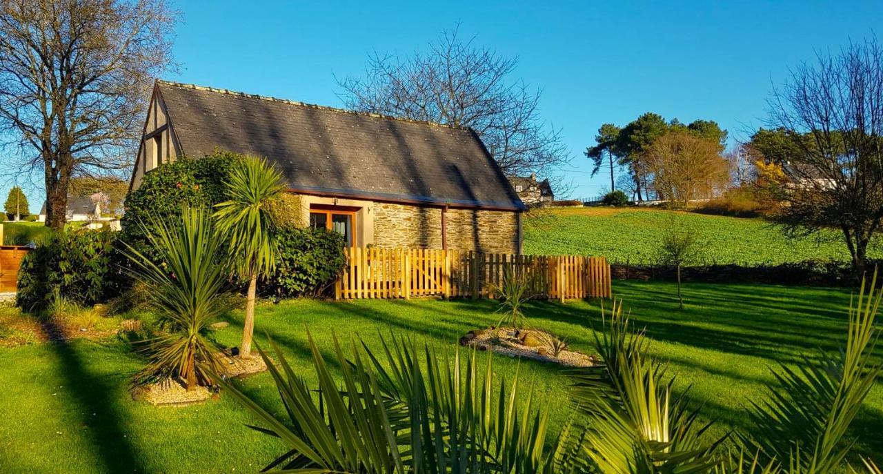 Le Vieux Moulin Gites - Detached Cottage With Garden Views And Pool Guegon Exterior foto