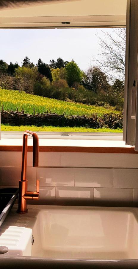 Le Vieux Moulin Gites - Detached Cottage With Garden Views And Pool Guegon Exterior foto