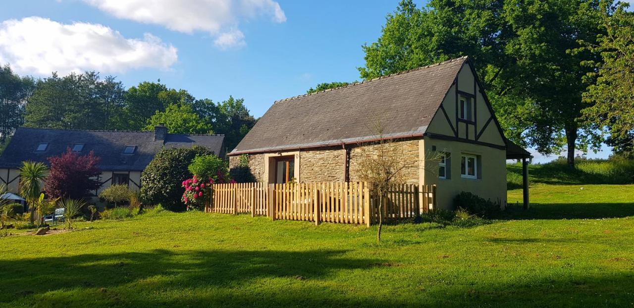 Le Vieux Moulin Gites - Detached Cottage With Garden Views And Pool Guegon Exterior foto