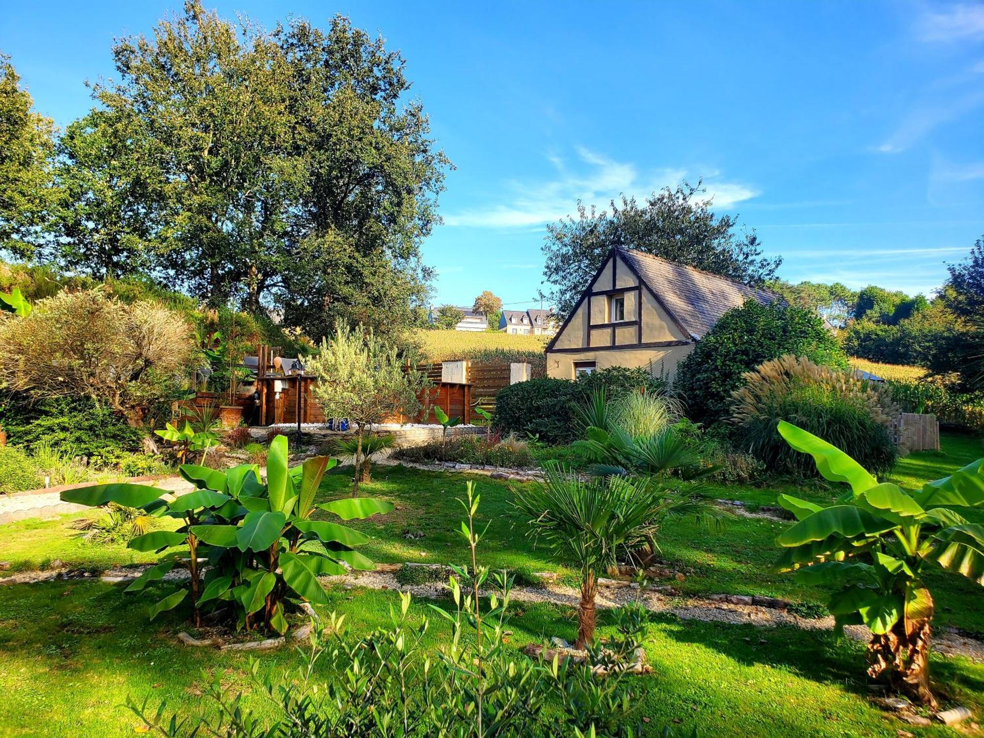 Le Vieux Moulin Gites - Detached Cottage With Garden Views And Pool Guegon Exterior foto